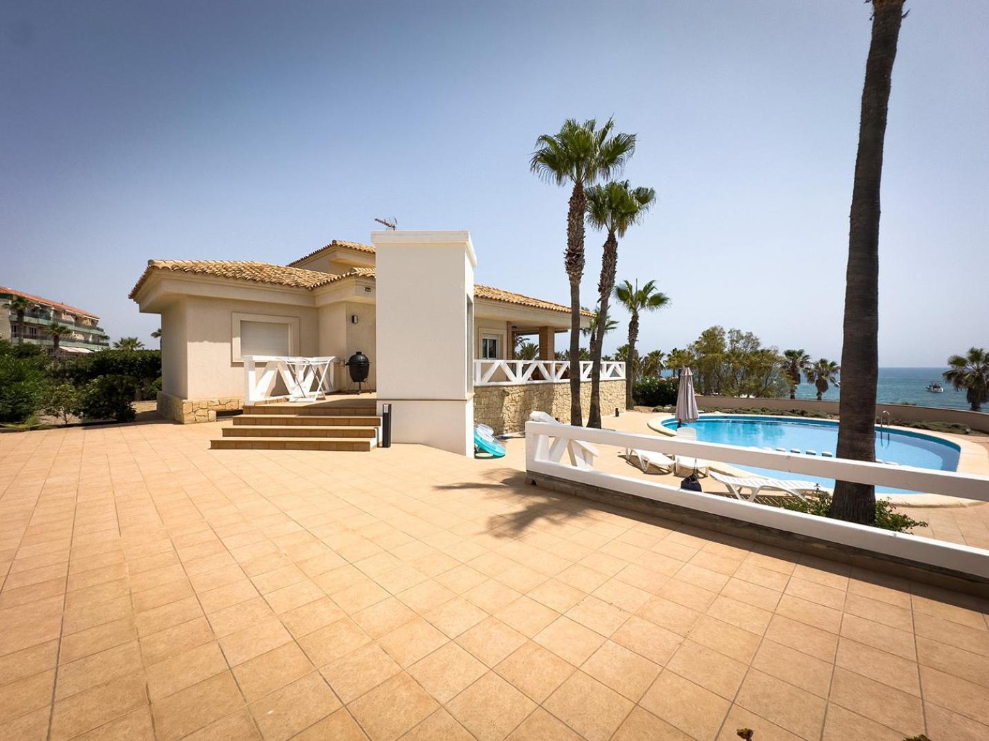 אוריהואלה Frontline Beach Villa Playa Flamenca מראה חיצוני תמונה